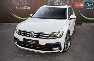 Внедорожник / Кроссовер Volkswagen Tiguan 2016 в 