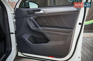 Внедорожник / Кроссовер Volkswagen Tiguan 2016 в 