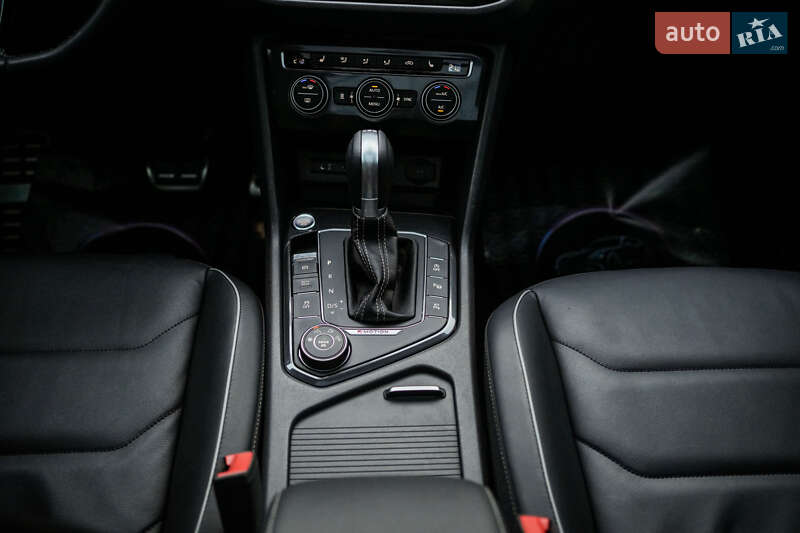 Внедорожник / Кроссовер Volkswagen Tiguan 2016 в Луцке