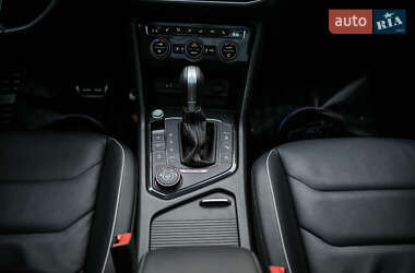 Внедорожник / Кроссовер Volkswagen Tiguan 2016 в 