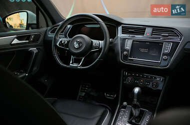 Внедорожник / Кроссовер Volkswagen Tiguan 2016 в 