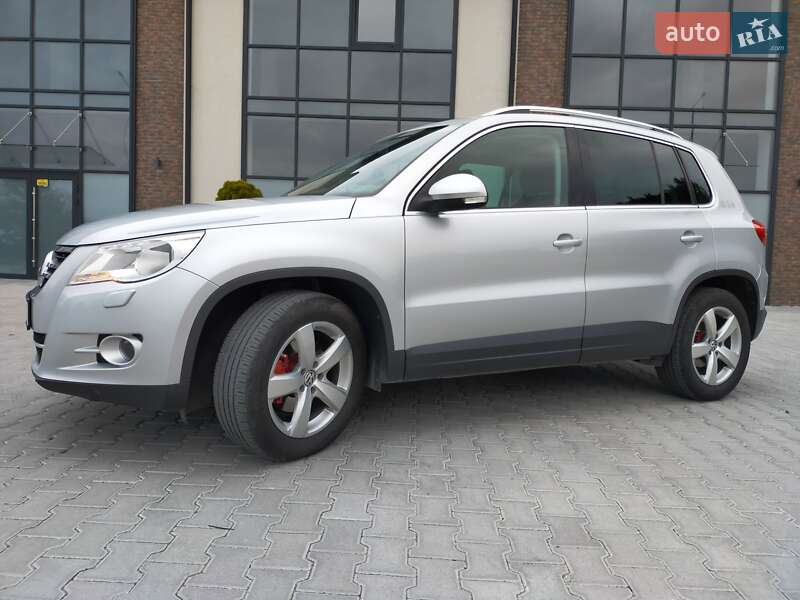 Позашляховик / Кросовер Volkswagen Tiguan 2010 в Тернополі