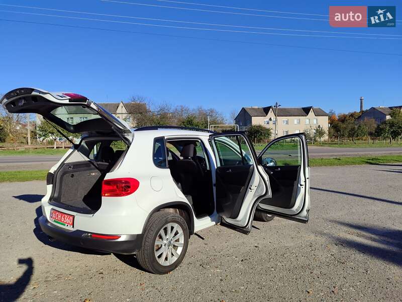 Внедорожник / Кроссовер Volkswagen Tiguan 2017 в Дубно