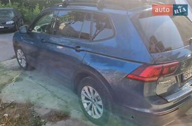 Внедорожник / Кроссовер Volkswagen Tiguan 2017 в 
