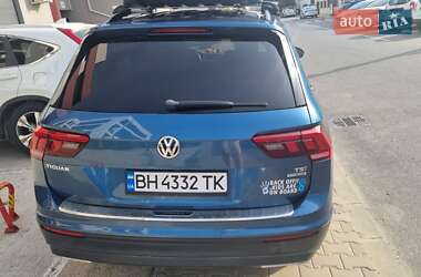 Внедорожник / Кроссовер Volkswagen Tiguan 2017 в 