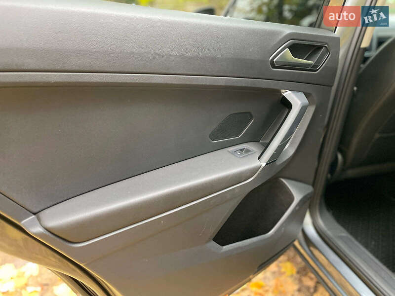 Внедорожник / Кроссовер Volkswagen Tiguan 2017 в Киеве фото 21 Внедорожник / Кроссовер Volkswagen Tiguan 2017 в Киеве