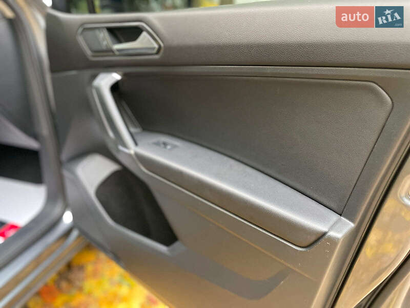 Внедорожник / Кроссовер Volkswagen Tiguan 2017 в Киеве фото 40 Внедорожник / Кроссовер Volkswagen Tiguan 2017 в Киеве