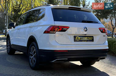 Внедорожник / Кроссовер Volkswagen Tiguan 2018 в 