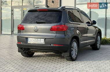 Внедорожник / Кроссовер Volkswagen Tiguan 2015 в 