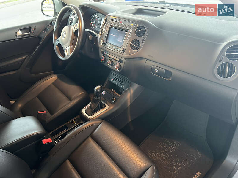 Внедорожник / Кроссовер Volkswagen Tiguan 2016 в Николаеве