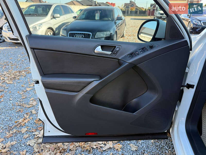 Внедорожник / Кроссовер Volkswagen Tiguan 2016 в Стрые