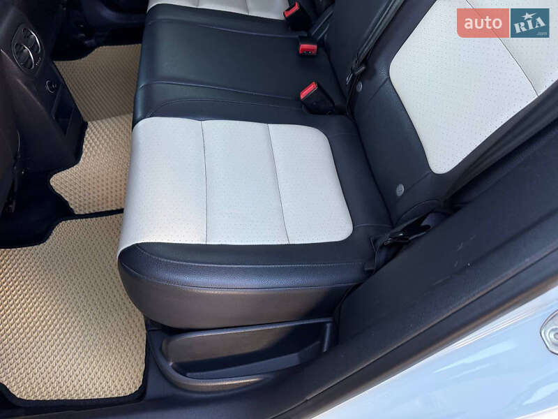 Внедорожник / Кроссовер Volkswagen Tiguan 2016 в Стрые