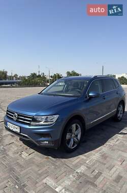 Внедорожник / Кроссовер Volkswagen Tiguan 2020 в 