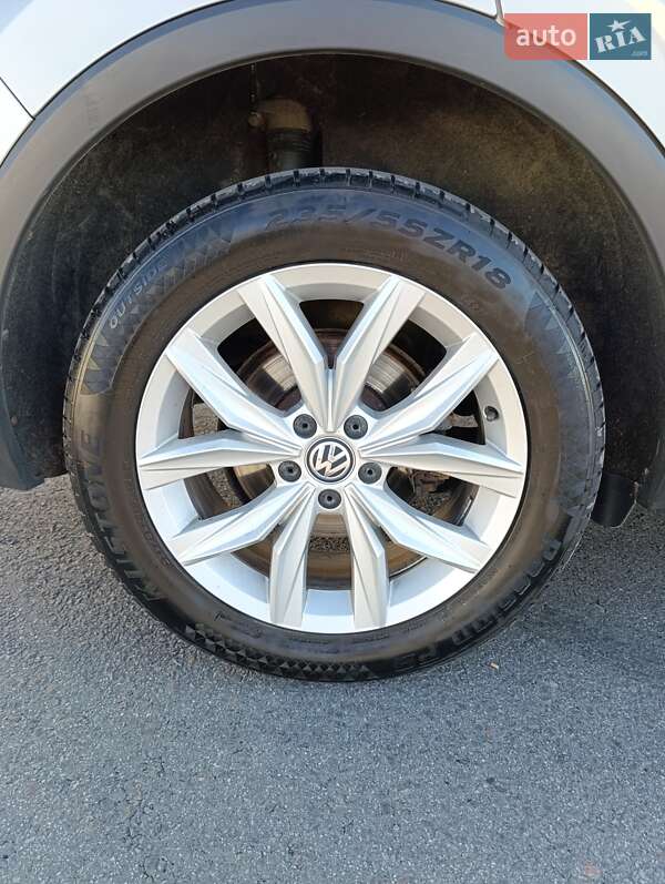 Позашляховик / Кросовер Volkswagen Tiguan 2016 в Львові