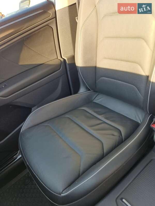 Позашляховик / Кросовер Volkswagen Tiguan 2016 в Львові