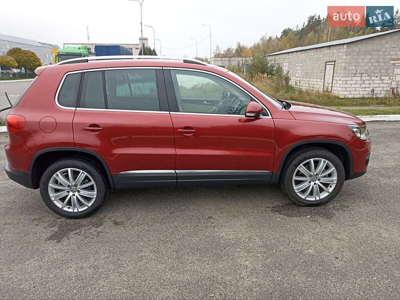 Внедорожник / Кроссовер Volkswagen Tiguan 2015 в Буче