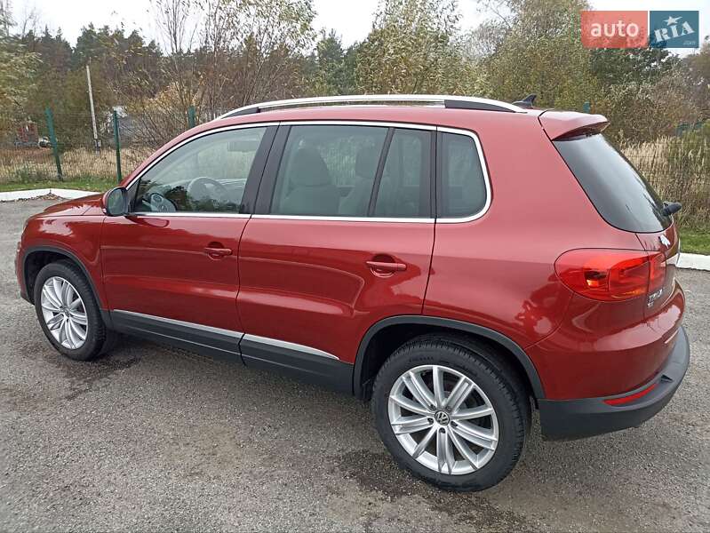 Внедорожник / Кроссовер Volkswagen Tiguan 2015 в Буче