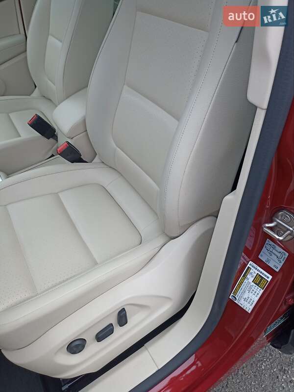 Внедорожник / Кроссовер Volkswagen Tiguan 2015 в Буче