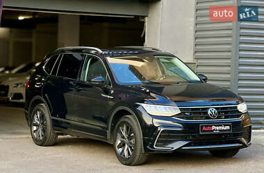 Внедорожник / Кроссовер Volkswagen Tiguan 2021 в 