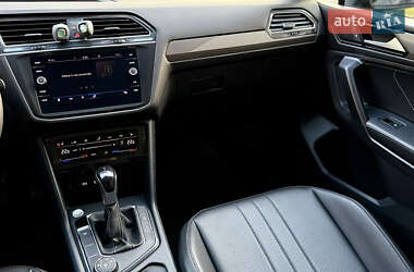 Внедорожник / Кроссовер Volkswagen Tiguan 2021 в 