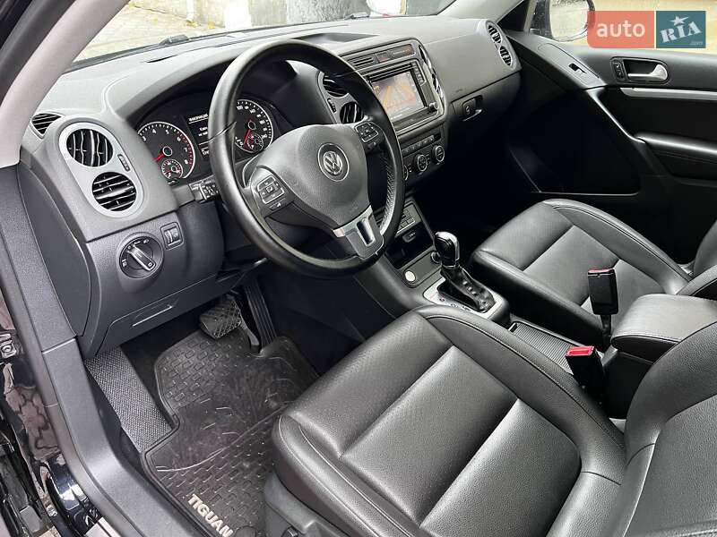 Внедорожник / Кроссовер Volkswagen Tiguan 2015 в Ровно