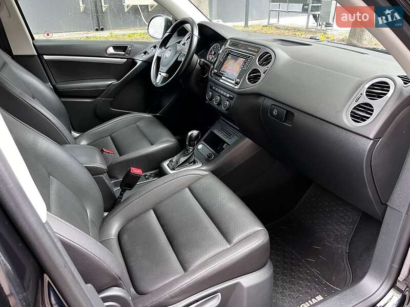 Внедорожник / Кроссовер Volkswagen Tiguan 2015 в Ровно