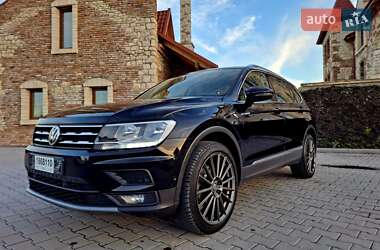 Внедорожник / Кроссовер Volkswagen Tiguan 2020 в 