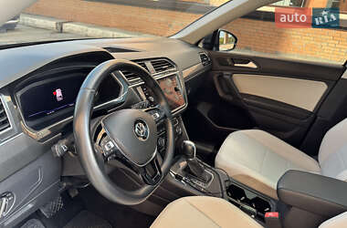 Внедорожник / Кроссовер Volkswagen Tiguan 2019 в 