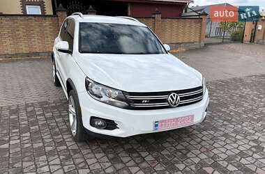 Внедорожник / Кроссовер Volkswagen Tiguan 2015 в 