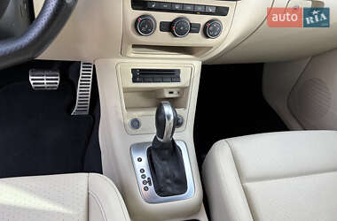 Внедорожник / Кроссовер Volkswagen Tiguan 2015 в 