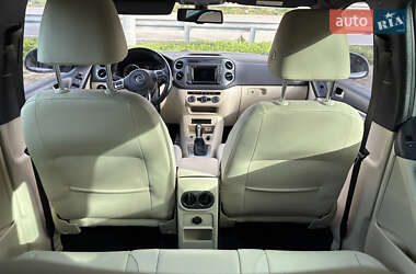 Внедорожник / Кроссовер Volkswagen Tiguan 2015 в 