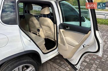Внедорожник / Кроссовер Volkswagen Tiguan 2015 в 