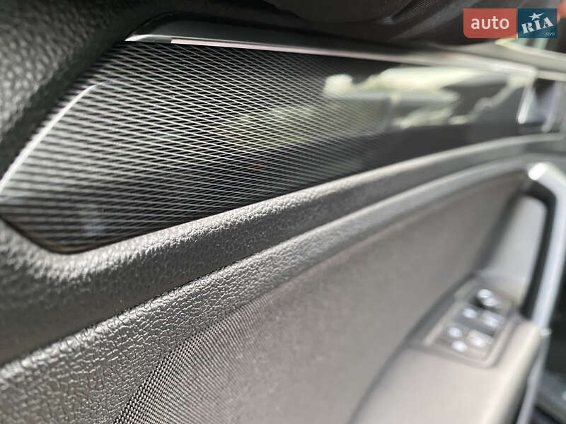 Внедорожник / Кроссовер Volkswagen Tiguan 2018 в Черновцах