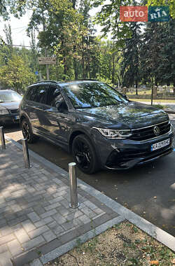 Внедорожник / Кроссовер Volkswagen Tiguan 2022 в Киеве