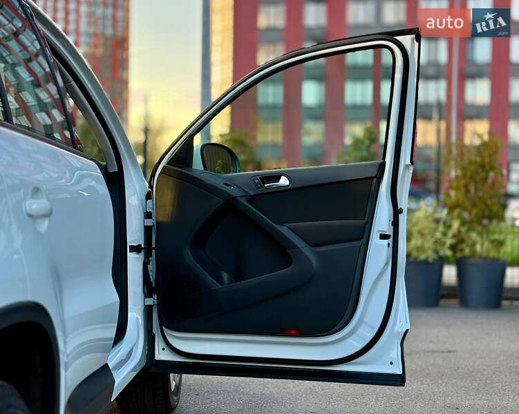 Внедорожник / Кроссовер Volkswagen Tiguan 2016 в Киеве фото 42 Внедорожник / Кроссовер Volkswagen Tiguan 2016 в Киеве