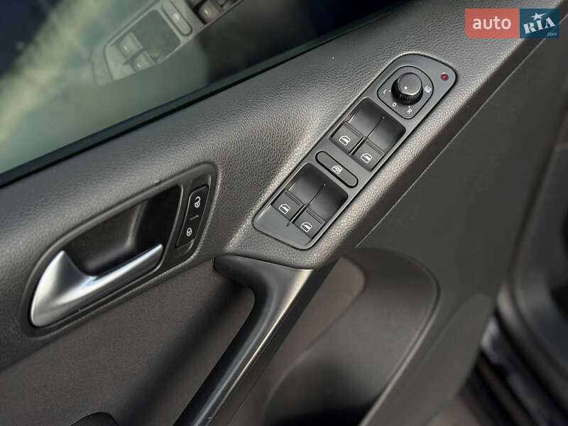 Позашляховик / Кросовер Volkswagen Tiguan 2012 в Запоріжжі