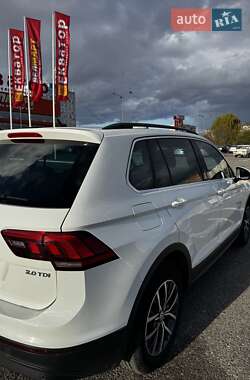 Позашляховик / Кросовер Volkswagen Tiguan 2017 в Чернівцях