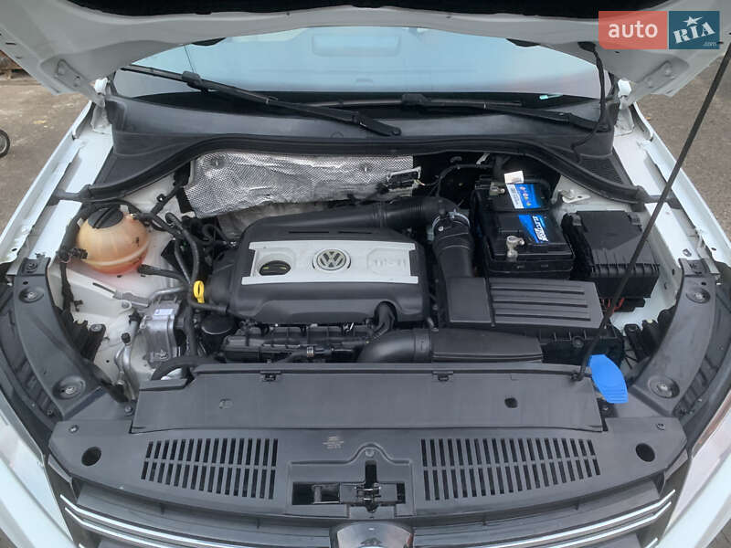 Внедорожник / Кроссовер Volkswagen Tiguan 2015 в Николаеве