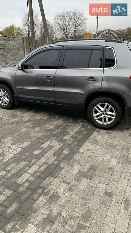 Позашляховик / Кросовер Volkswagen Tiguan 2011 в Новій Водолагі