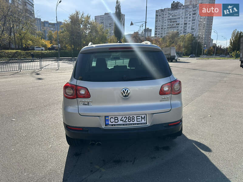 Внедорожник / Кроссовер Volkswagen Tiguan 2010 в Киеве