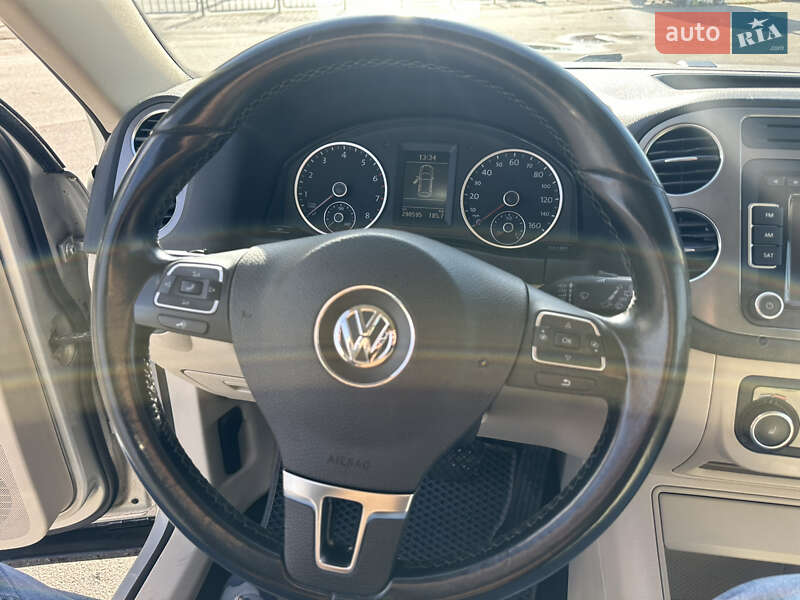 Внедорожник / Кроссовер Volkswagen Tiguan 2010 в Киеве
