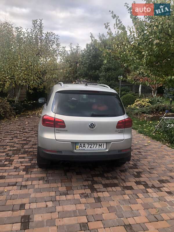 Внедорожник / Кроссовер Volkswagen Tiguan 2012 в Бузовой