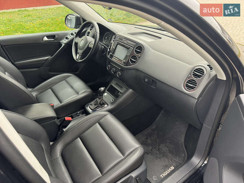Позашляховик / Кросовер Volkswagen Tiguan 2015 в Дубні
