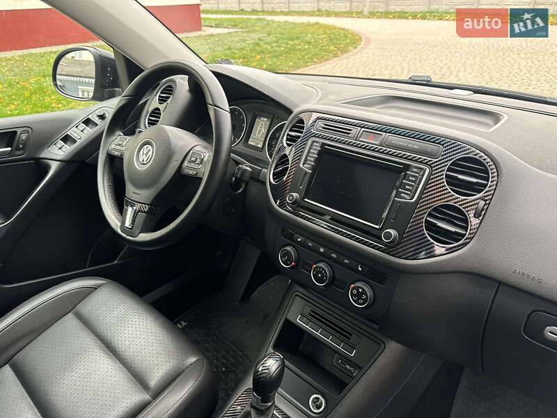 Позашляховик / Кросовер Volkswagen Tiguan 2015 в Дубні