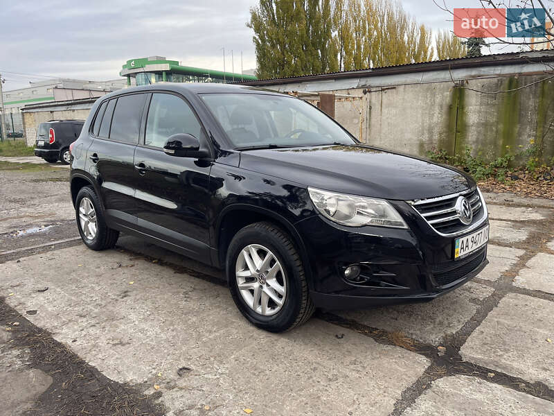 Внедорожник / Кроссовер Volkswagen Tiguan 2010 в Киеве