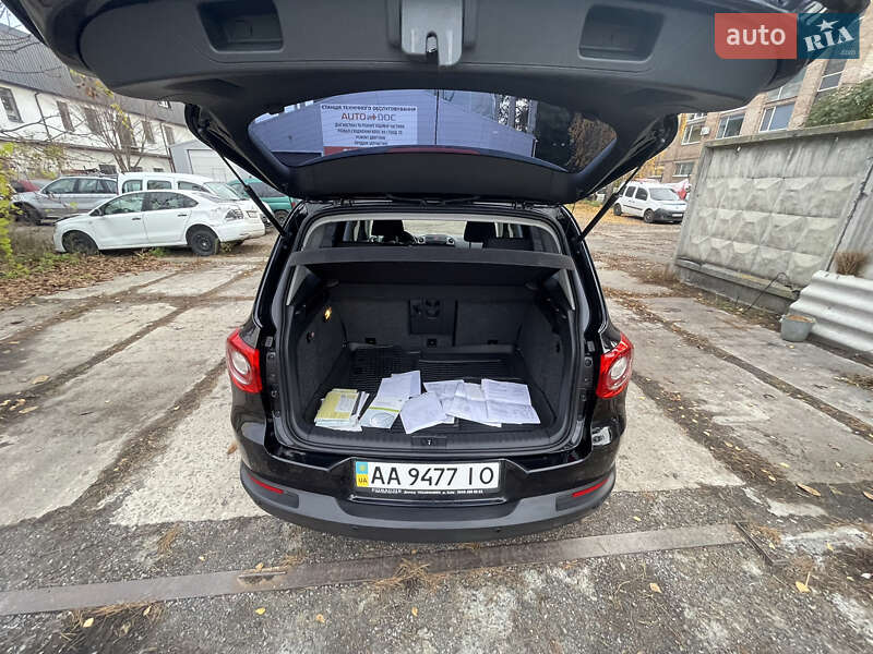 Внедорожник / Кроссовер Volkswagen Tiguan 2010 в Киеве