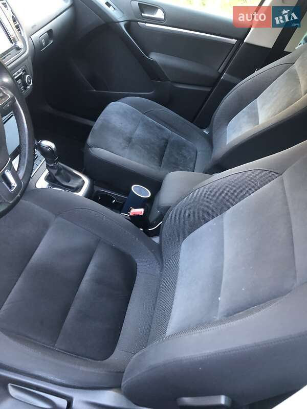Внедорожник / Кроссовер Volkswagen Tiguan 2012 в Бузовой