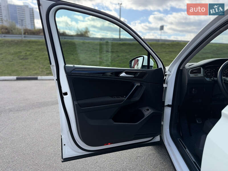 Внедорожник / Кроссовер Volkswagen Tiguan 2017 в Киеве фото 10 Внедорожник / Кроссовер Volkswagen Tiguan 2017 в Киеве
