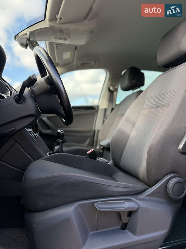 Внедорожник / Кроссовер Volkswagen Tiguan 2017 в Киеве фото 11 Внедорожник / Кроссовер Volkswagen Tiguan 2017 в Киеве