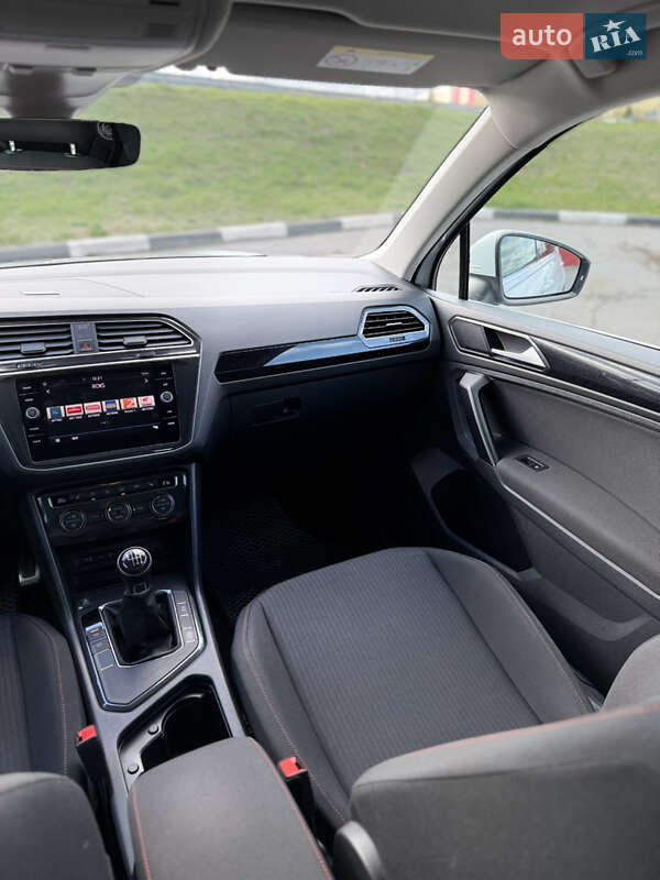 Внедорожник / Кроссовер Volkswagen Tiguan 2017 в Киеве фото 14 Внедорожник / Кроссовер Volkswagen Tiguan 2017 в Киеве